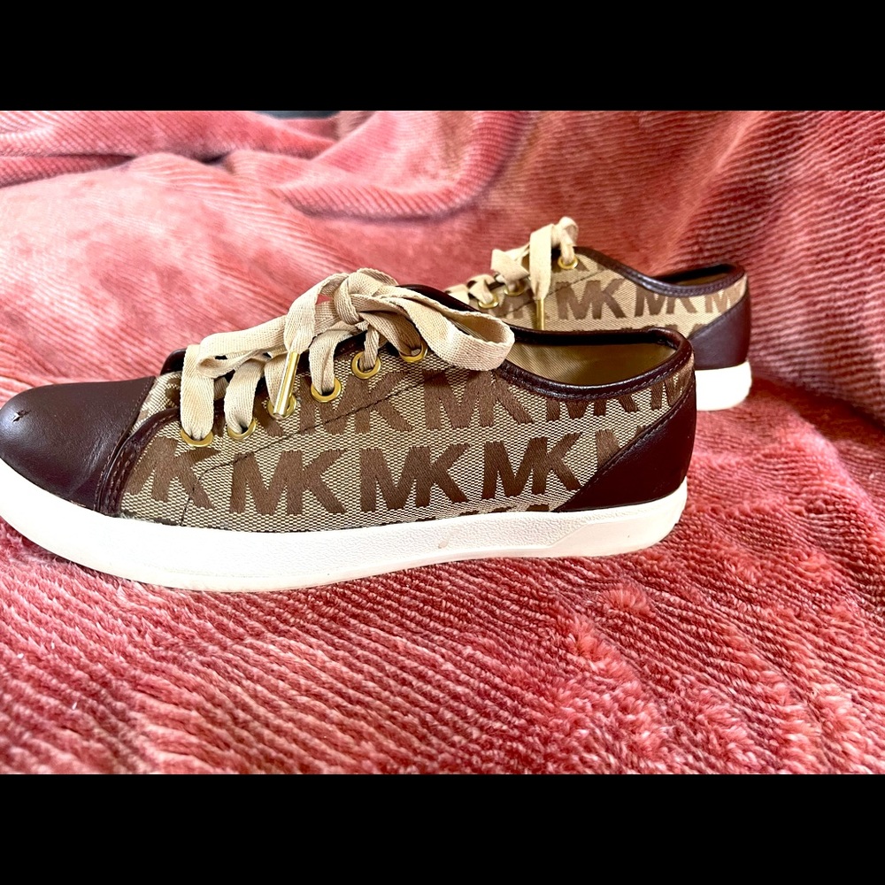 So cute Michael Kors tennis shoes